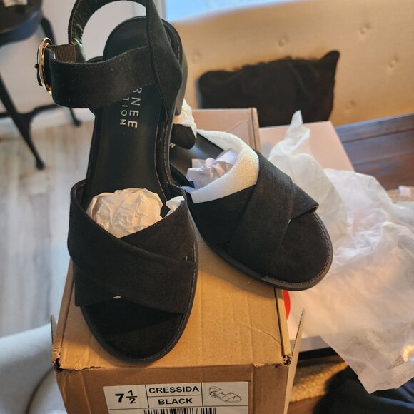 Journee Collection Sandal - Picture 5 of 6